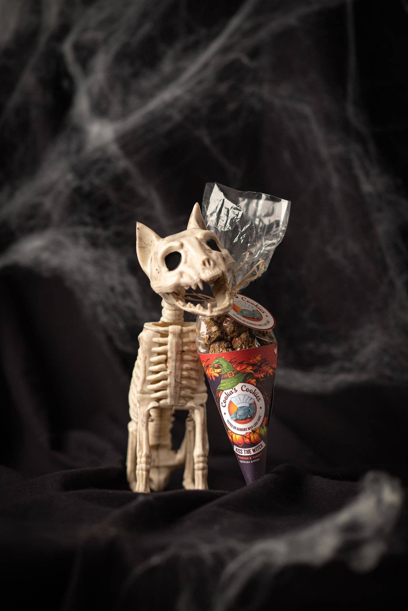 Cooka's Cookies Halloween - Kiss the Witch Kalkkuna & Kurpitsaherkut