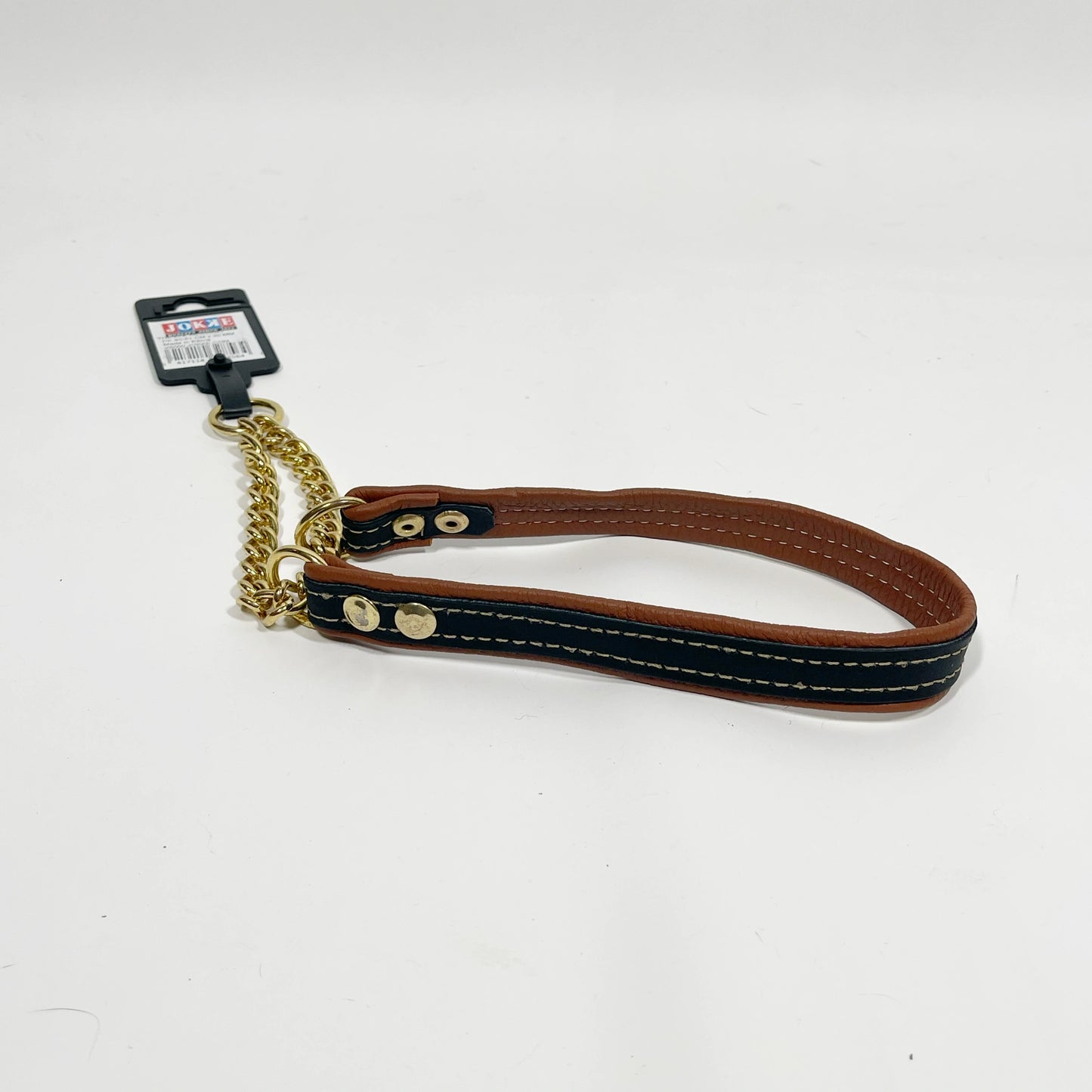 Kotimainen puolikiristävä nahkakaulapanta pehmeällä hirvennahkavuorella.