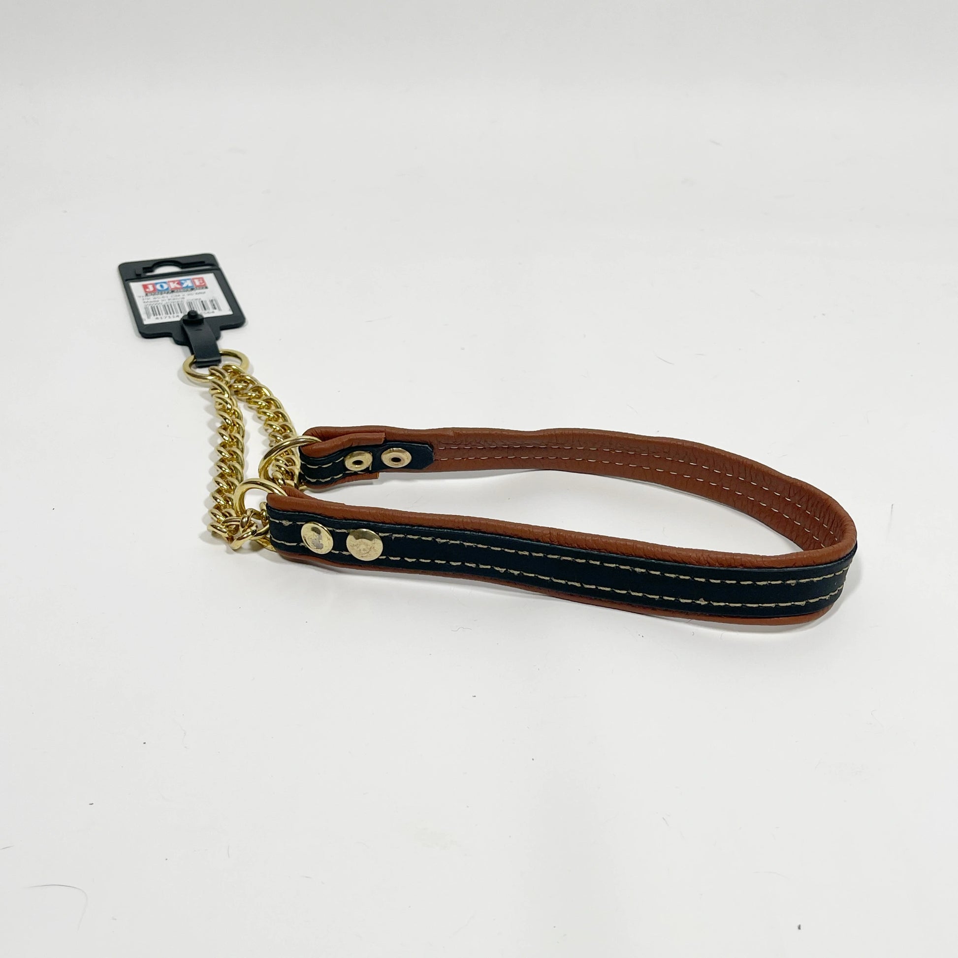 Kotimainen puolikiristävä nahkakaulapanta pehmeällä hirvennahkavuorella.